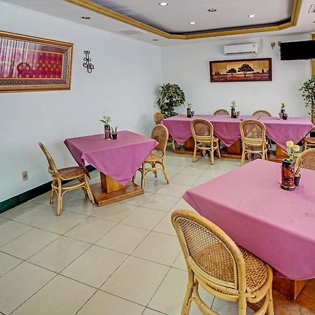 Super Oyo 91805 Hotel Wisma Bari Palembang Esterno foto