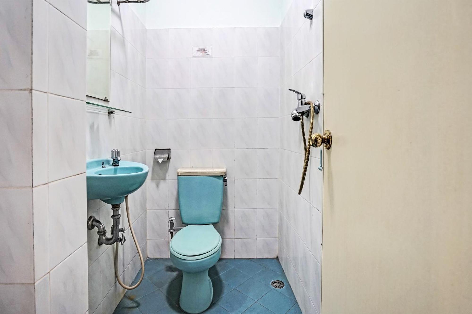 Super Oyo 91805 Hotel Wisma Bari Palembang Esterno foto