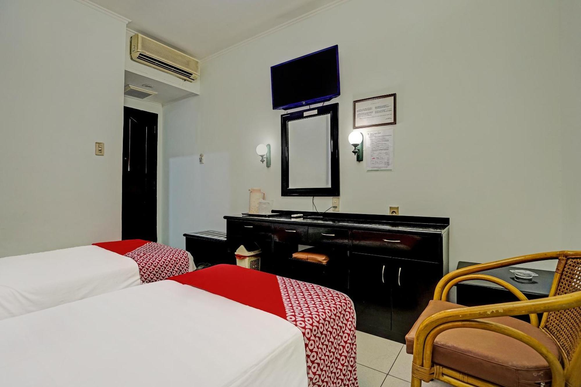 Super Oyo 91805 Hotel Wisma Bari Palembang Esterno foto