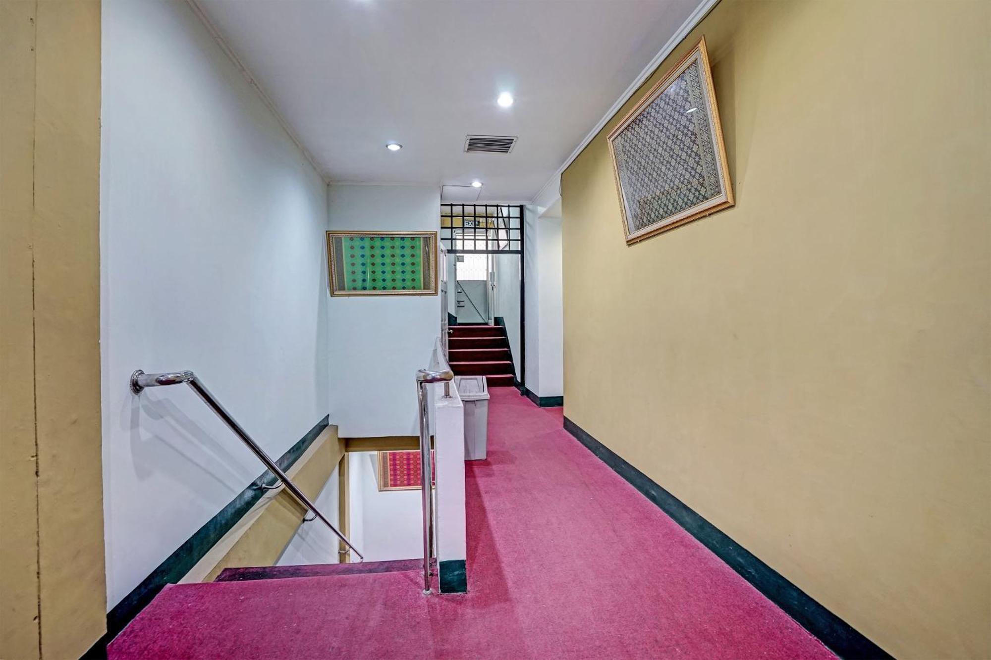 Super Oyo 91805 Hotel Wisma Bari Palembang Esterno foto