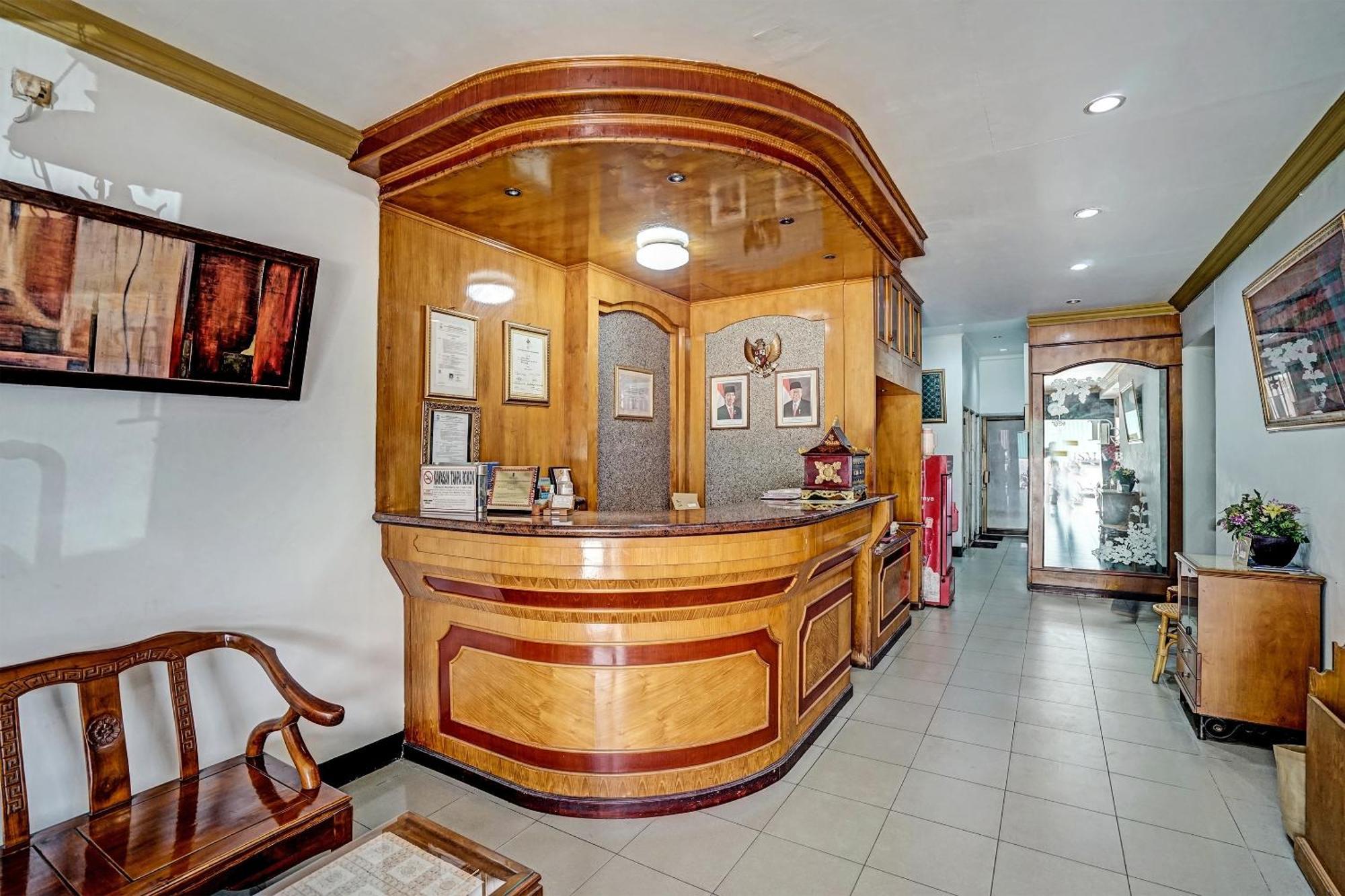 Super Oyo 91805 Hotel Wisma Bari Palembang Esterno foto